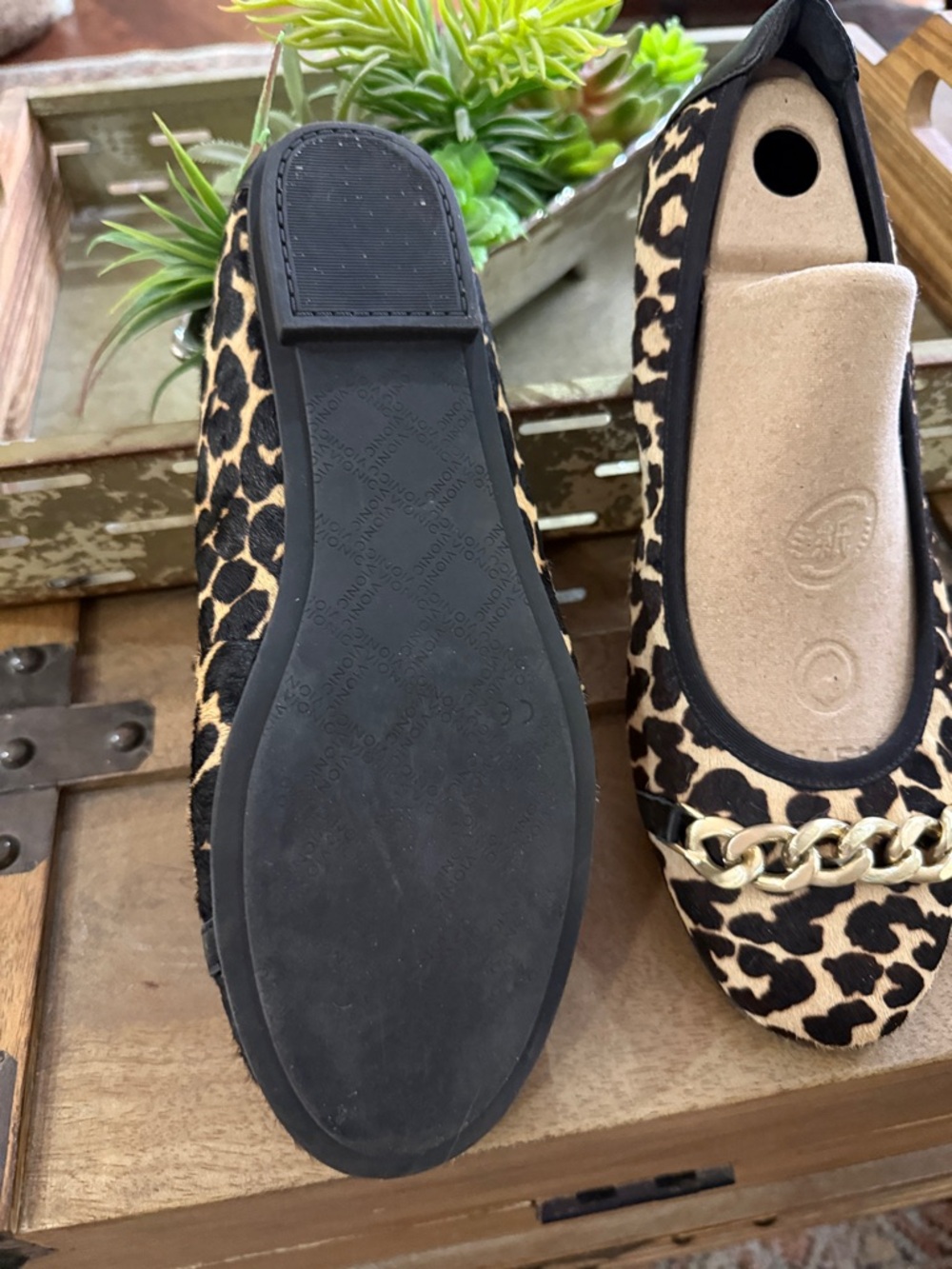 Vionic Leopard-Print Chain-Trim Ballet Flats - Black & Tan.    Size 9 - Picture 3 of 3